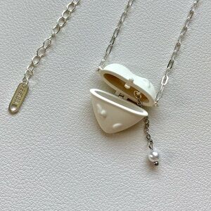 Elegant White and Silver heart Necklace